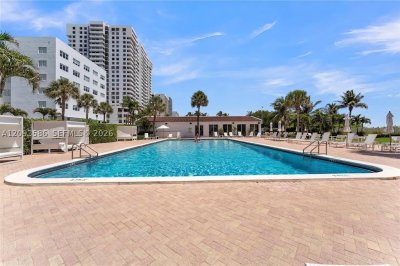 Comprar apartamento no Royal Club Condo 1502