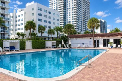 Comprar apartamento no Royal Club Condo 1502
