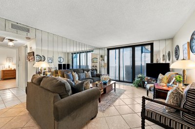 Comprar apartamento en Crystal Tower 809