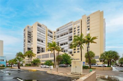 Comprar apartamento en Crystal Tower 809