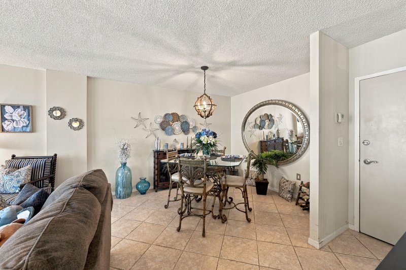 Condo for sale at Crystal Tower 809