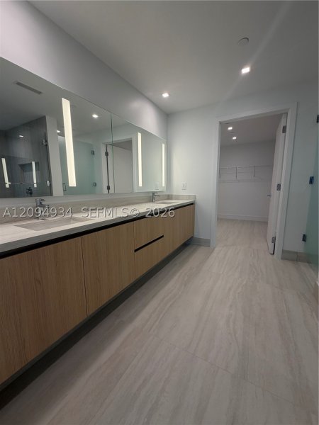 Aluguel de apartamento no One Park Tower by Turnberry 2408