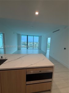 Aluguel de apartamento no One Park Tower by Turnberry 2408