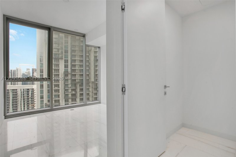 Alquiler de apartamento en Aston Martin Residences 3108