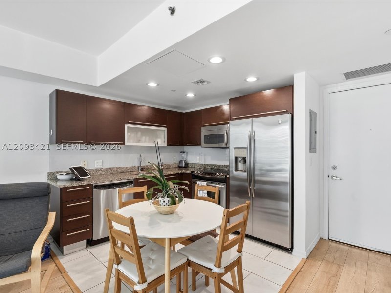 Condo for sale at The Plaza Tower I 1208
