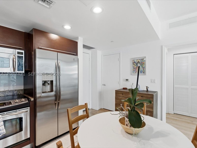 Condo for sale at The Plaza Tower I 1208
