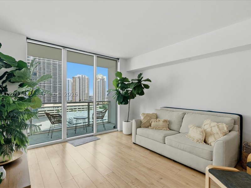 Condo for sale at The Plaza Tower I 1208