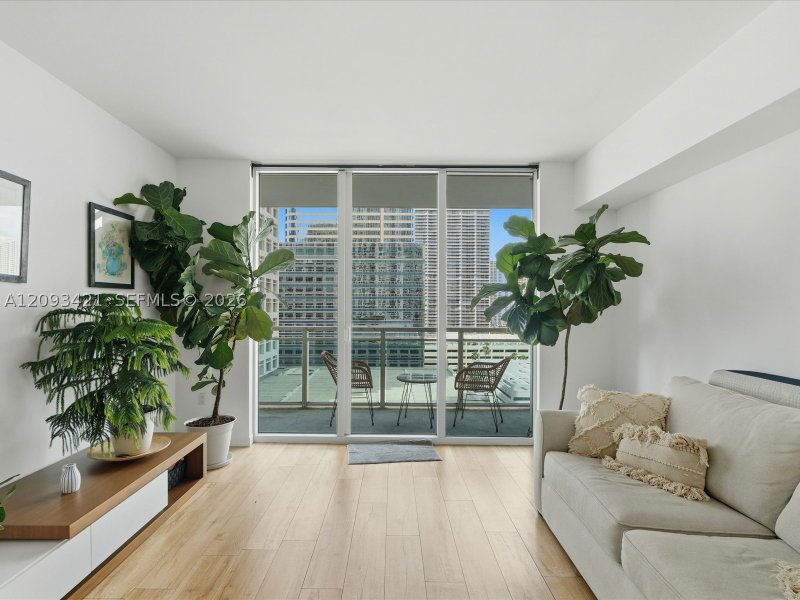 Condo for sale at The Plaza Tower I 1208