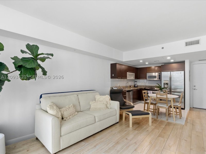 Condo for sale at The Plaza Tower I 1208