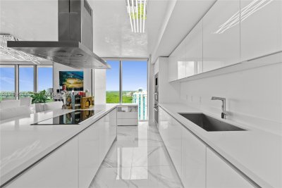 Alquiler de apartamento en Parque Towers at St. Tropez 5-2302