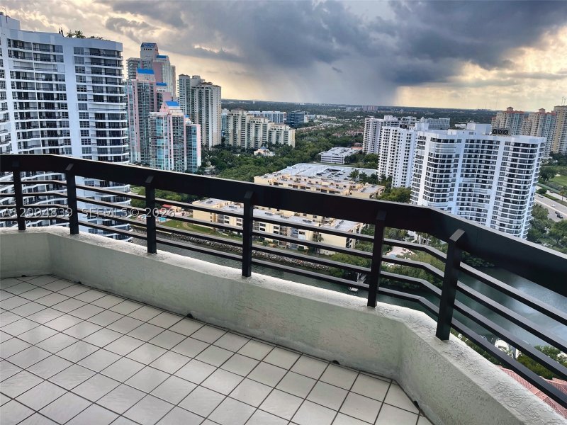 Apartment for rent at Mystic Pointe 400 3002