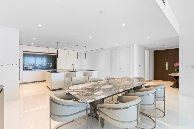 Comprar apartamento no Aston Martin Residences 3304C