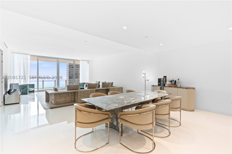 Comprar apartamento no Aston Martin Residences 3304C