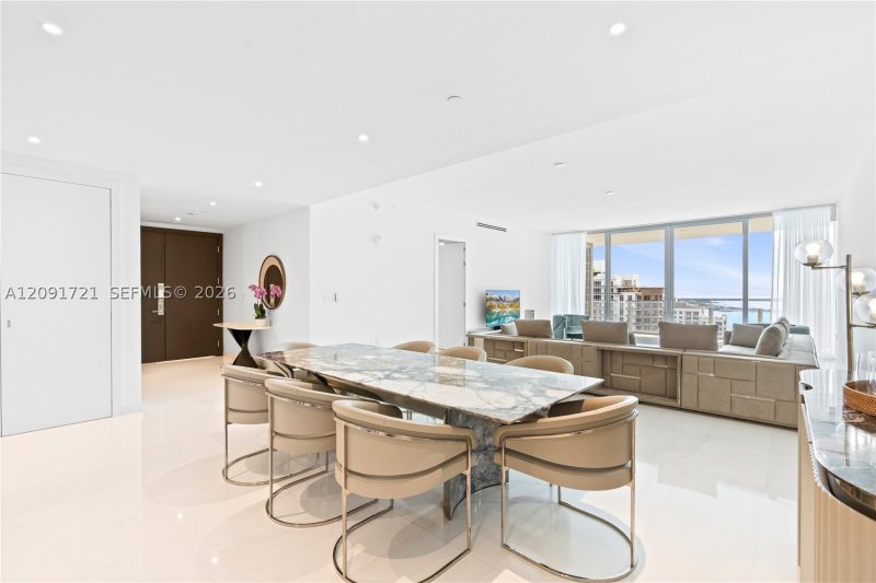 Comprar apartamento no Aston Martin Residences 3304C