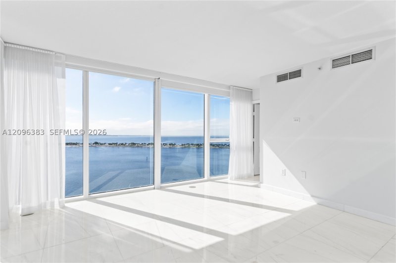 Apartment for rent at Skyline On Brickell 1206