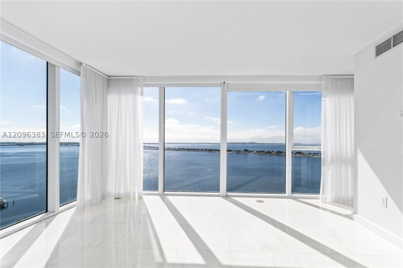 Apartment for rent at Skyline On Brickell 1206