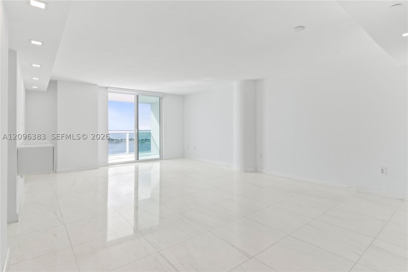 Apartment for rent at Skyline On Brickell 1206