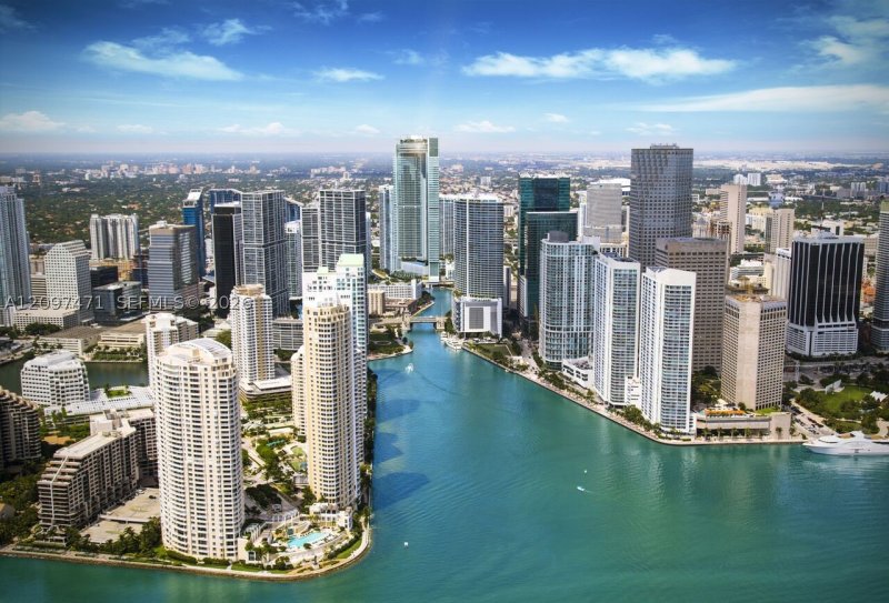 Aluguel de apartamento no One Miami East Tower 2221