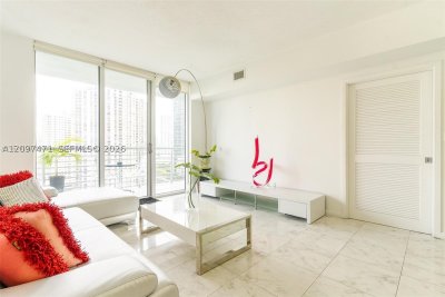 Aluguel de apartamento no One Miami East Tower 2221