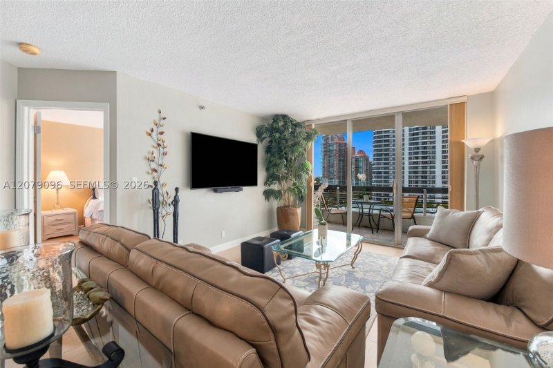 Condo for sale at Mystic Pointe 300 903