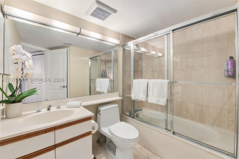 Condo for sale at Mystic Pointe 300 903