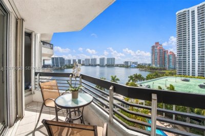 Comprar apartamento no Mystic Pointe 300 903