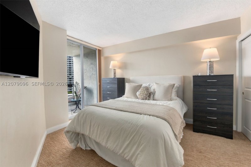 Condo for sale at Mystic Pointe 300 903