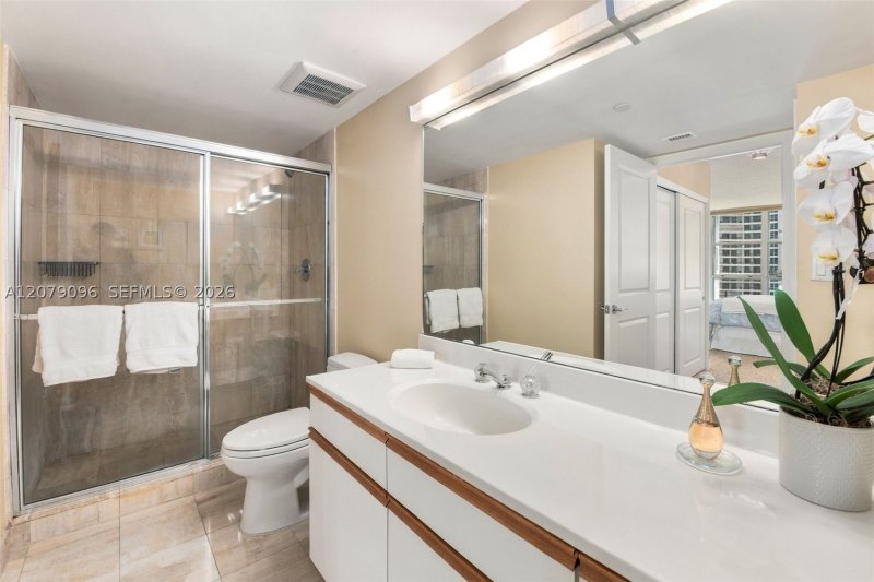Condo for sale at Mystic Pointe 300 903