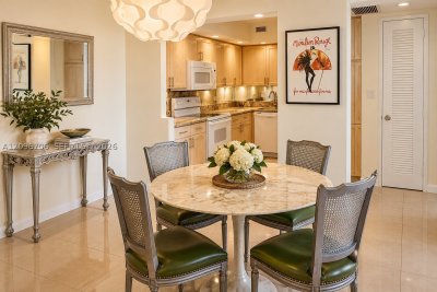 Alquiler de apartamento en 5600 Collins 4P