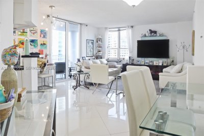 Comprar apartamento no Courvoisier Courts 2309