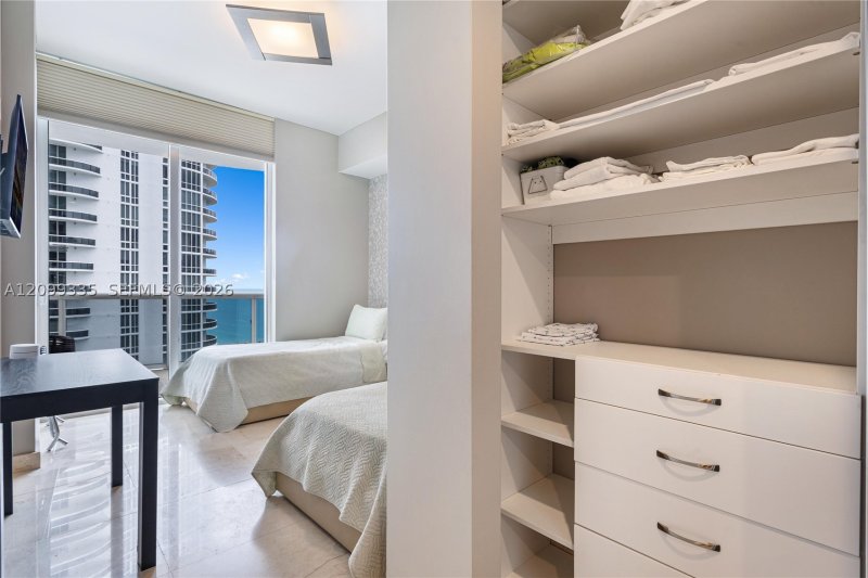 Apartment for rent at Trump Tower Two 3002