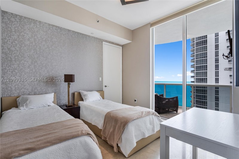 Apartment for rent at Trump Tower Two 3002