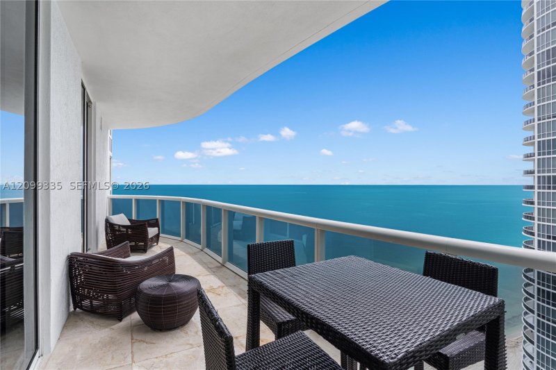 Apartment for rent at Trump Tower Two 3002