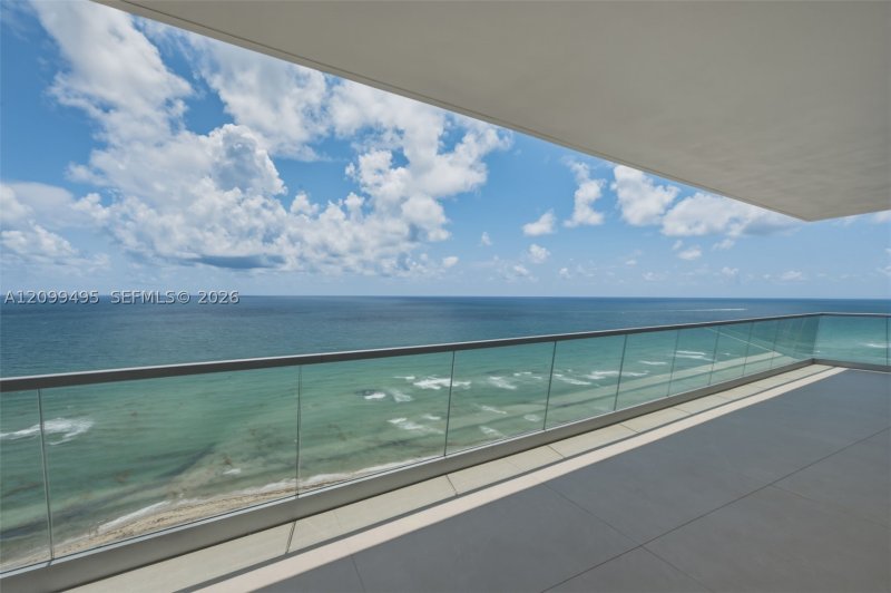 Apartment for rent at Turnberry Ocean Club 1404