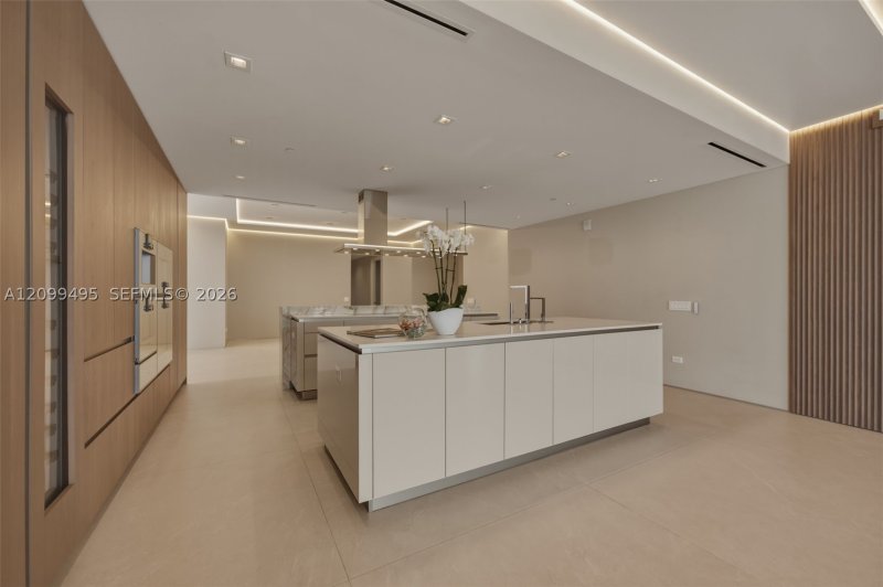 Apartment for rent at Turnberry Ocean Club 1404