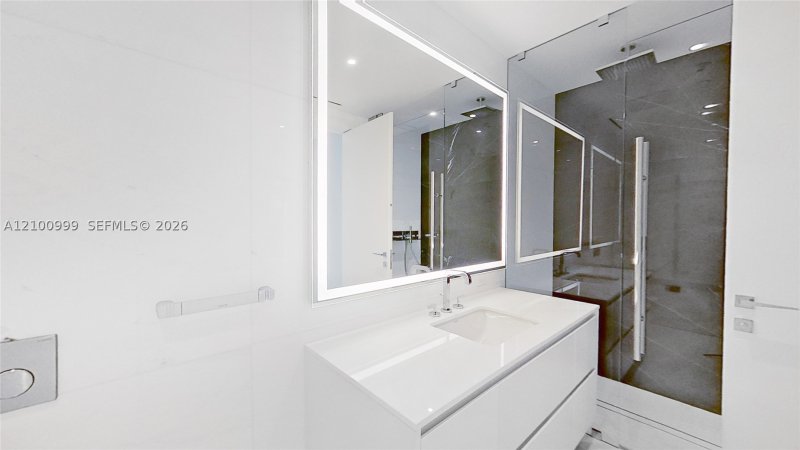 Comprar apartamento en Aston Martin Residences 506E