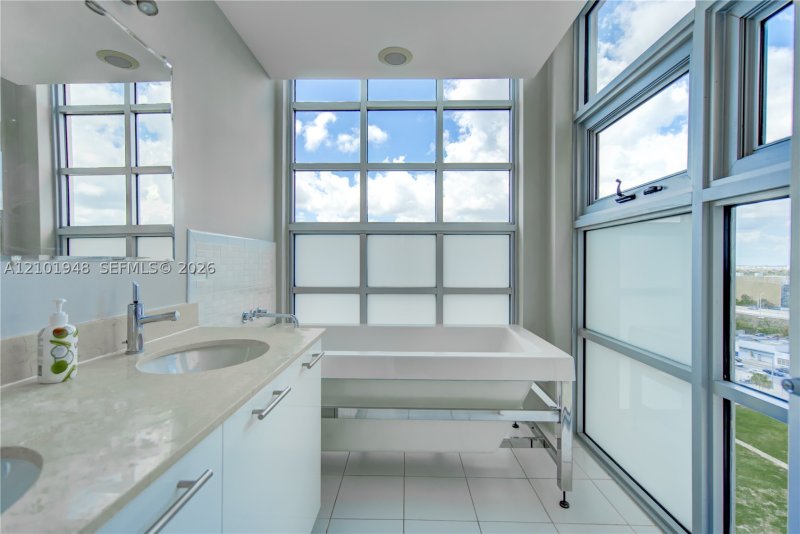 Condo for sale at Midtown Miami 2 PM05