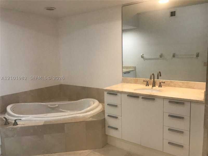 Aluguel de apartamento no One Fifty One at Biscayne 2204
