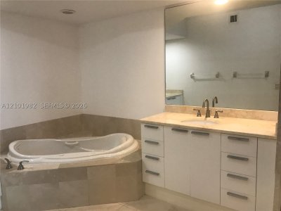 Aluguel de apartamento no One Fifty One at Biscayne 2204