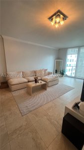 Alquiler de apartamento en Latitude On The River 2202