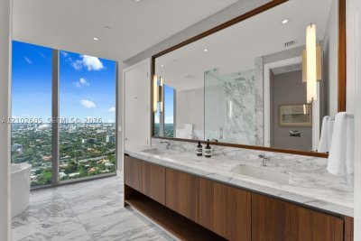 Comprar apartamento en Una Residences at Brickell 3704