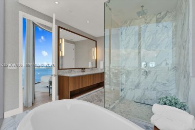 Comprar apartamento en Una Residences at Brickell 3704
