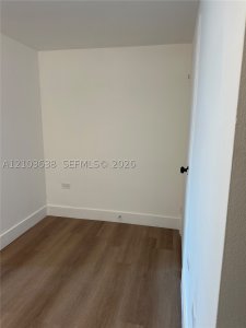 Aluguel de apartamento no Four Ambassadors 1463