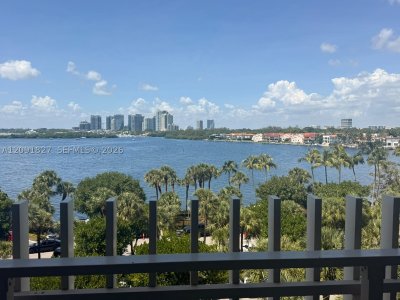 apartamentos en venta en Grove Isles Tower I