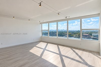 Comprar apartamento en 5600 Collins 9S