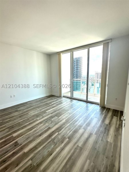 Aluguel de apartamento no The Plaza Tower II 3403