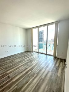 Aluguel de apartamento no The Plaza Tower II 3403