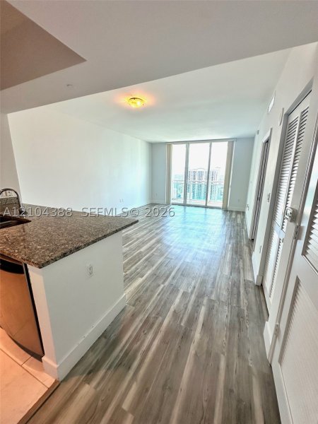 Aluguel de apartamento no The Plaza Tower II 3403