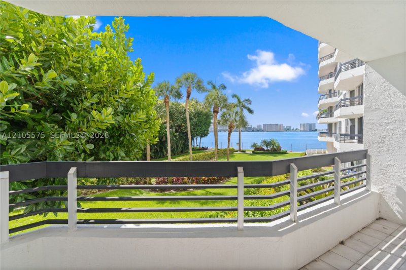 Comprar apartamento no Mystic Pointe 300 215