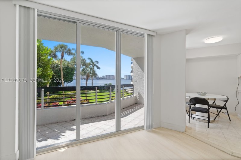 Comprar apartamento no Mystic Pointe 300 215